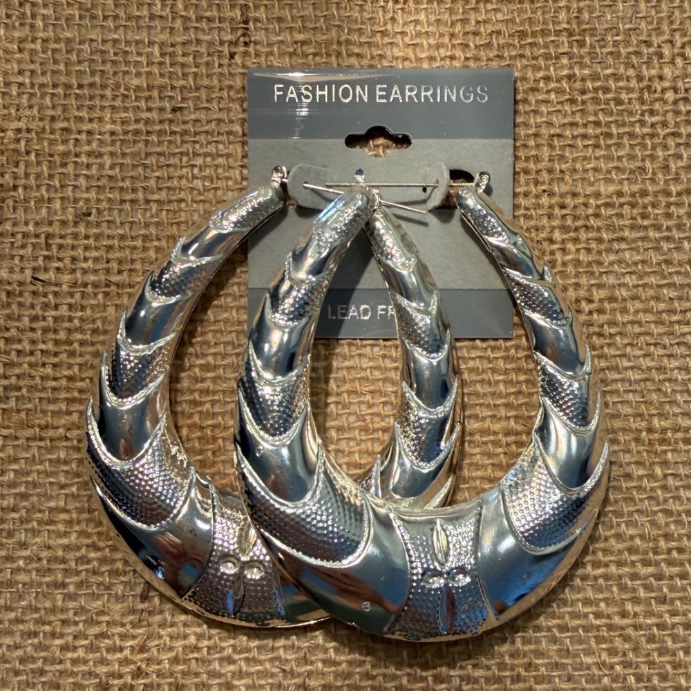 Large Silver Tone Textured Scalloped Hoop Earrings Oversized Statement Retro Y2K